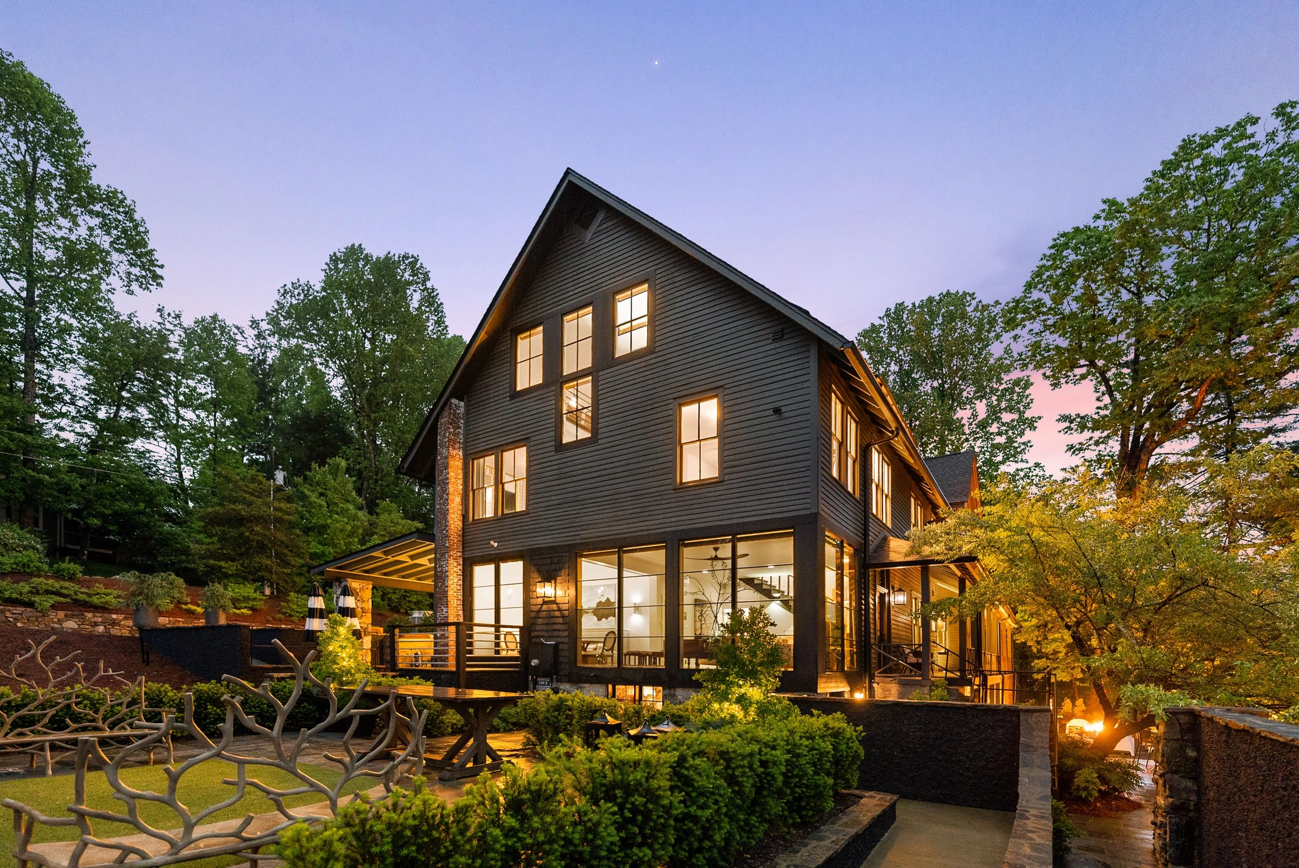 The Saluda Inn lounge